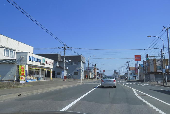 webnews今朝の北見／大町のムラカミ薬局前