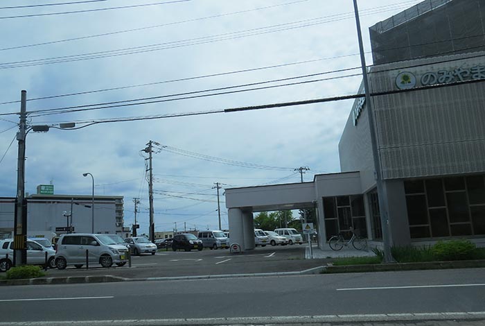 webnews今朝の北見／写真奥に北見ハッカ記念館