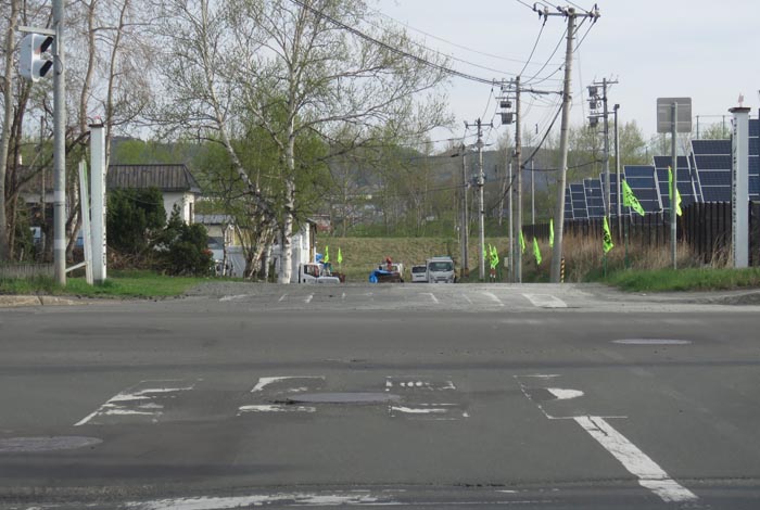 webnews今朝の北見／交差点から奥が無加川の右岸堤防