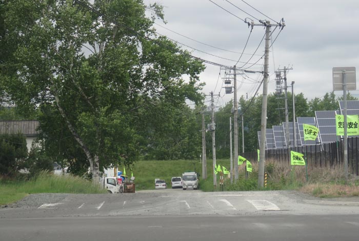 webnews今朝の北見／交差点から奥が無加川の右岸堤防