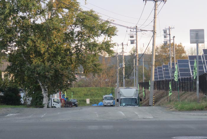 webnews今朝の北見／交差点から奥が無加川の右岸堤防
