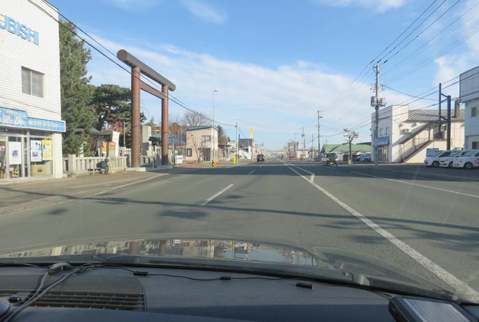 webnews今朝の北見/北見神社の鳥居前