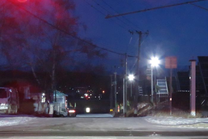 webnews今朝の北見／交差点から奥が無加川の右岸堤防