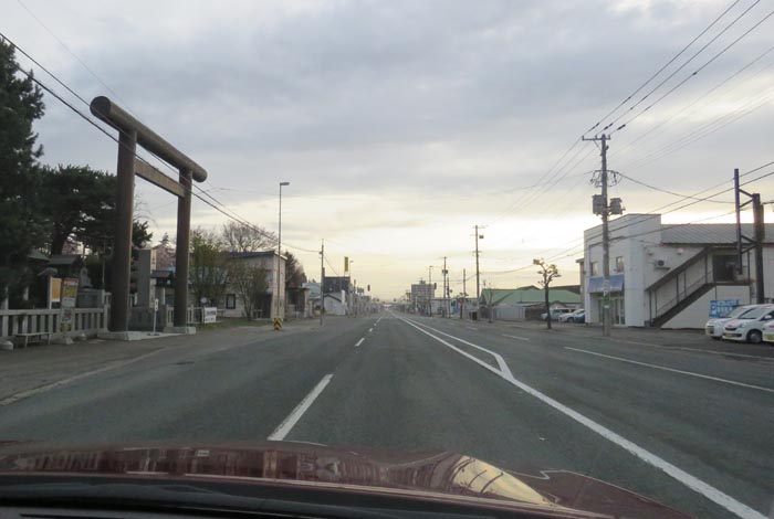 webnews今朝の北見/北見神社の鳥居前