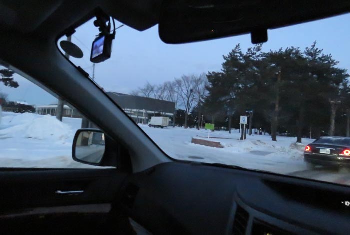 webnews今朝の北見／駐車場の奥が北見市民会館