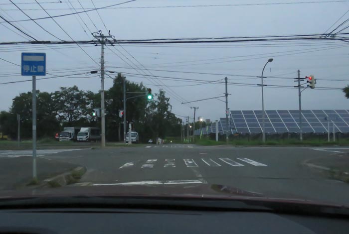 webnews今朝の北見/交差点から奥が無加川の右岸堤防