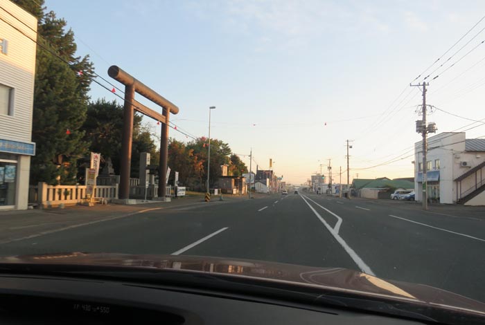 webnews今朝の北見/北見神社の鳥居前