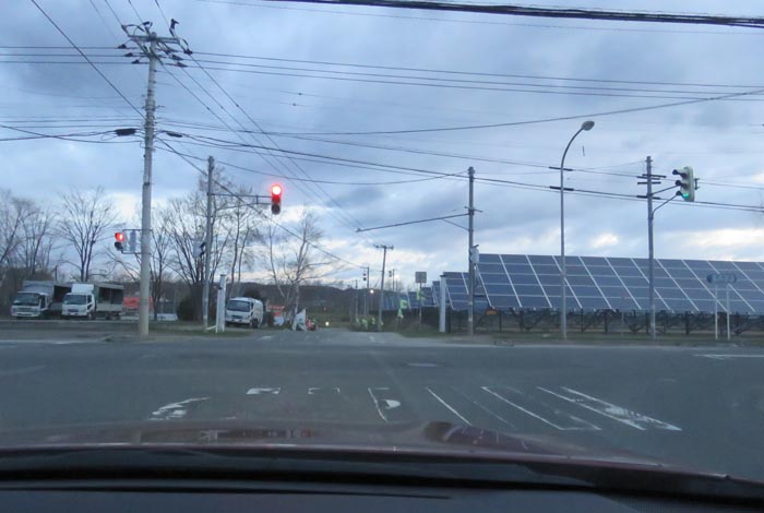webnews今朝の北見/交差点から奥が無加川の右岸堤防