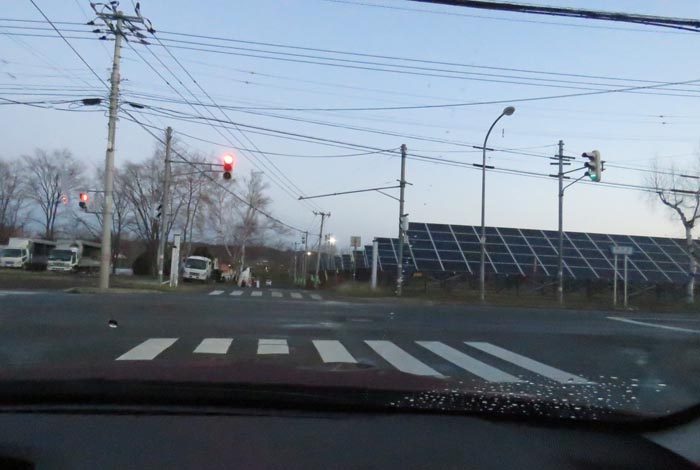 webnews今朝の北見/交差点から奥が無加川の右岸堤防