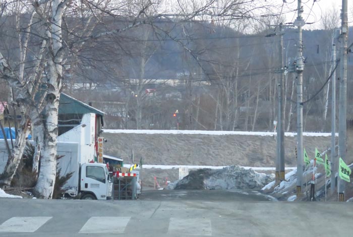 webnews今朝の北見/交差点から奥が無加川の右岸堤防