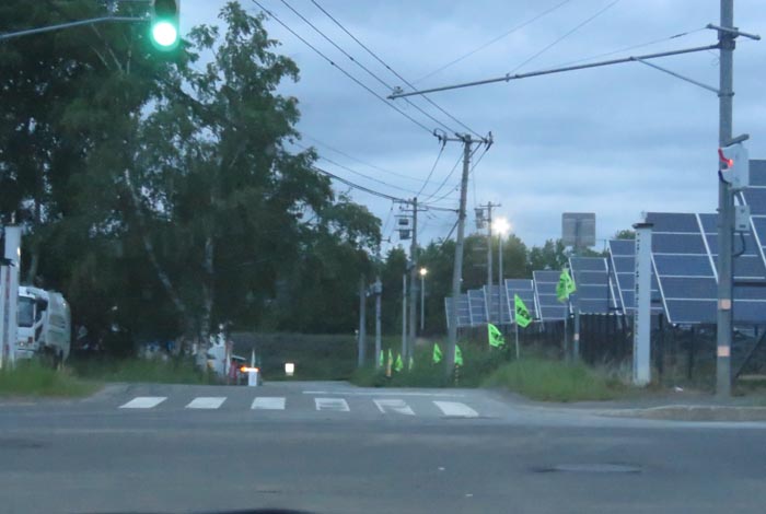 webnews今朝の北見/交差点から奥が無加川の右岸堤防