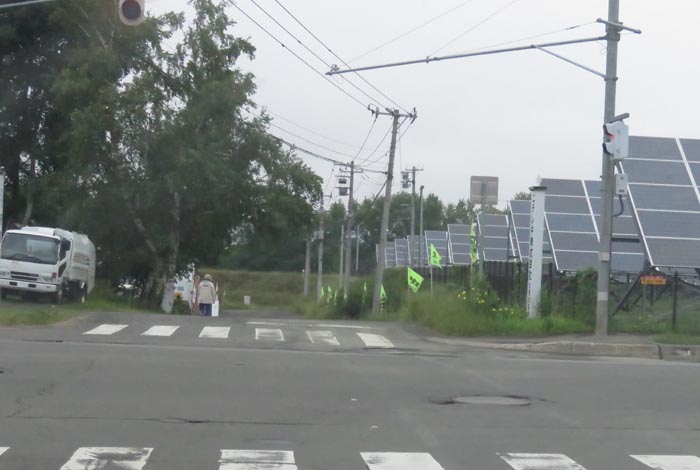 webnews今朝の北見/交差点から奥が無加川の右岸堤防