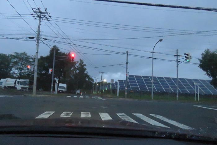 webnews今朝の北見/交差点から奥が無加川の右岸堤防