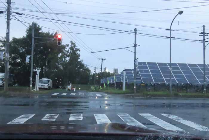 webnews今朝の北見/交差点から奥が無加川の右岸堤防