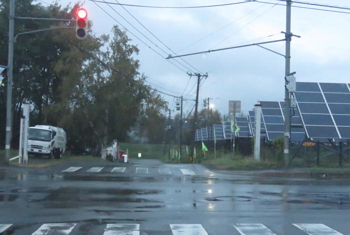 webnews今朝の北見/交差点から奥が無加川の右岸堤防