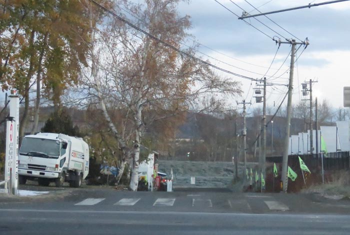 webnews今朝の北見/交差点から奥が無加川の右岸堤防