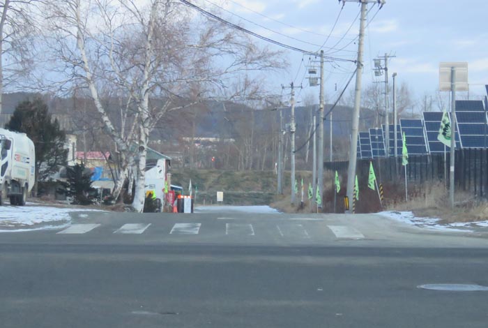 webnews今朝の北見/交差点から奥が無加川の右岸堤防