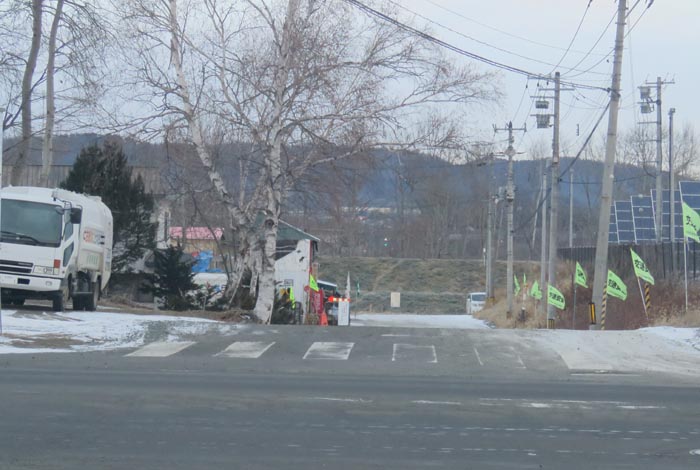 webnews今朝の北見/交差点から奥が無加川の右岸堤防