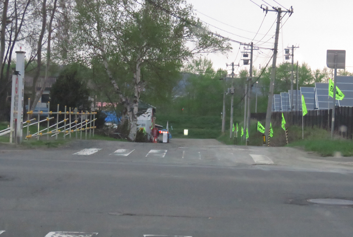 webnews今朝の北見／交差点から奥が無加川の右岸堤防