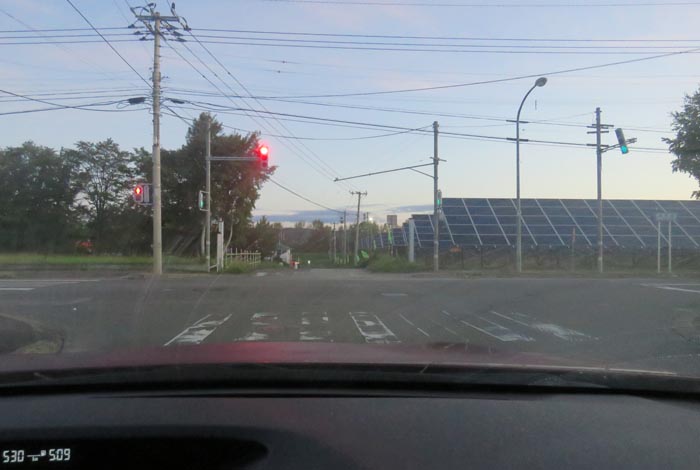 webnews今朝の北見/交差点から奥が無加川の右岸堤防