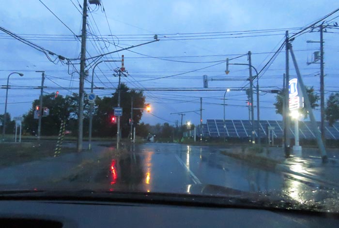 webnews今朝の北見/交差点から奥が無加川の右岸堤防