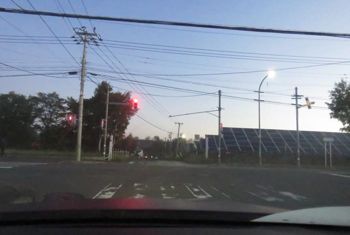 webnews今朝の北見/交差点から奥が無加川の右岸堤防