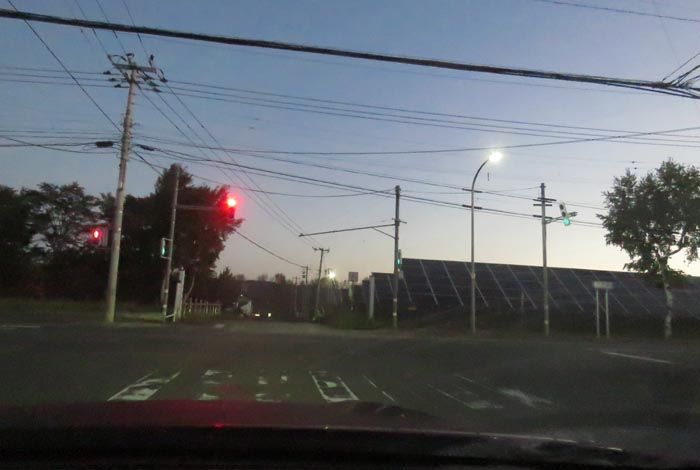 webnews今朝の北見/交差点から奥が無加川の右岸堤防