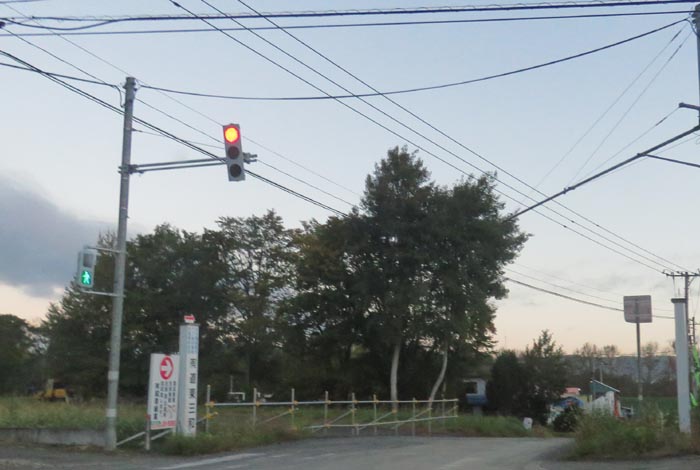 webnews今朝の北見/交差点から奥が無加川の右岸堤防