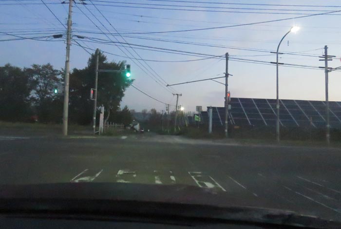 webnews今朝の北見/交差点から奥が無加川の右岸堤防