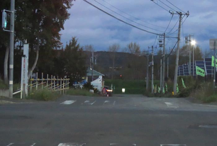 webnews今朝の北見/交差点から奥が無加川の右岸堤防