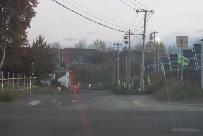 webnews今朝の北見/交差点から奥が無加川の右岸堤防