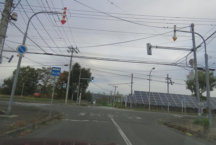 webnews今朝の北見/交差点から奥が無加川の右岸堤防