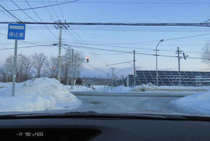 webnews今朝の北見/交差点から奥が無加川の右岸堤防