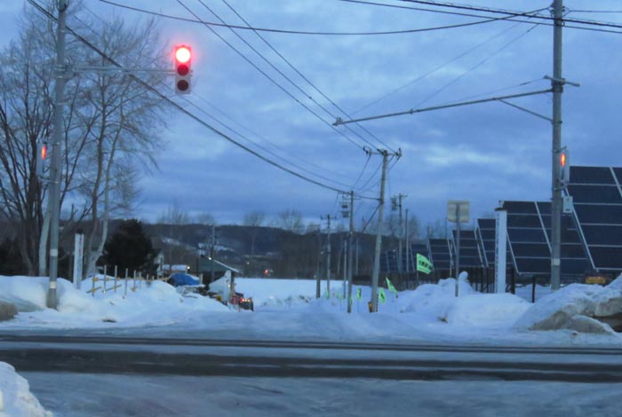 webnews今朝の北見/交差点から奥が無加川の右岸堤防