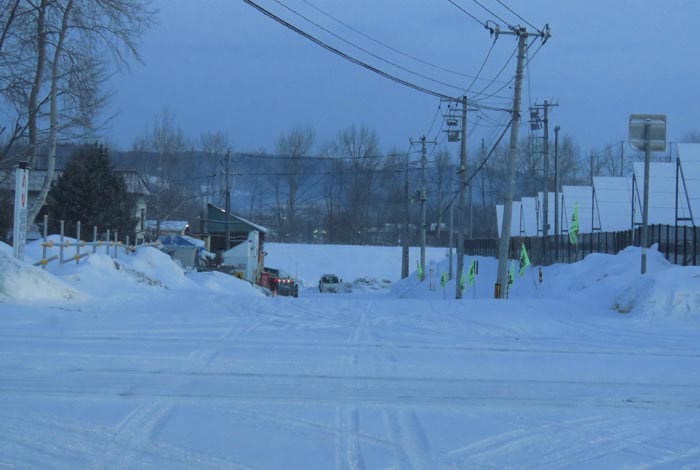 webnews今朝の北見/交差点から奥が無加川の右岸堤防
