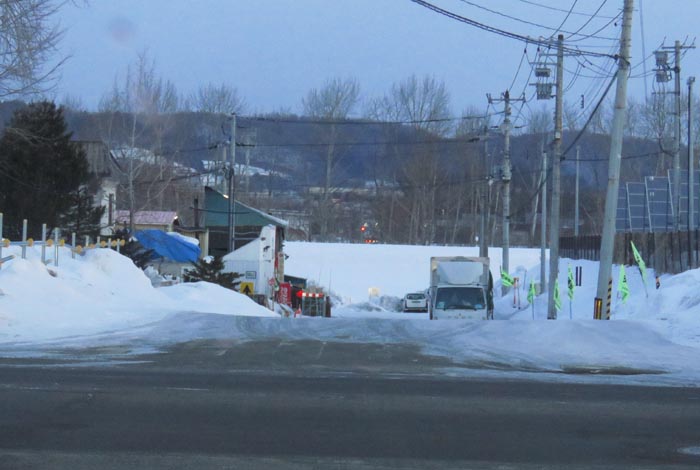 webnews今朝の北見/交差点から奥が無加川の右岸堤防