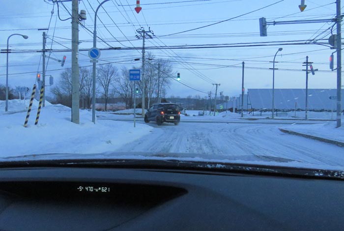 webnews今朝の北見/交差点から奥が無加川の右岸堤防