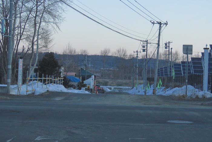 webnews今朝の北見/交差点から奥が無加川の右岸堤防