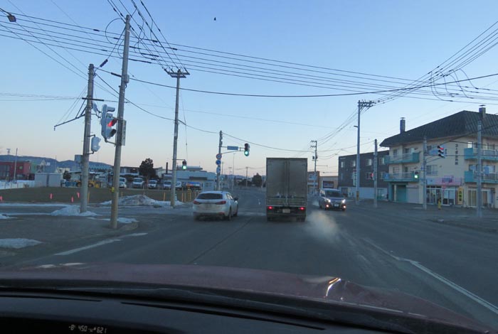 webnews今朝の北見/無加川橋を渡り南大通り交差点方向