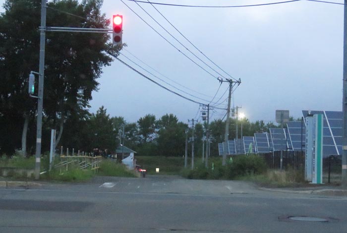 webnews今朝の北見/交差点から奥が無加川の右岸堤防