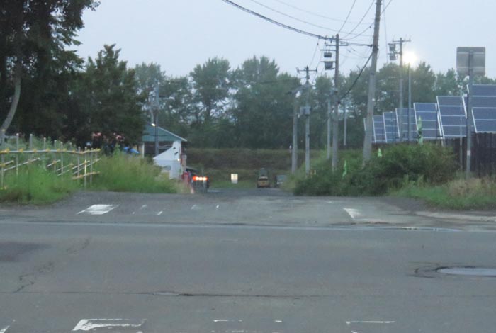 webnews今朝の北見/交差点から奥が無加川の右岸堤防